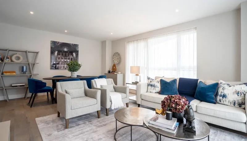 2 bed property in Westferry Circus, London